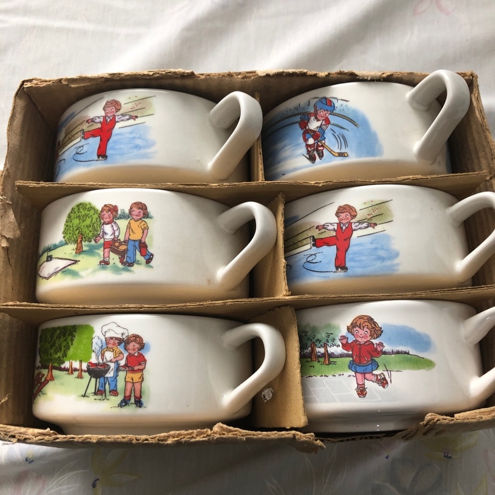 Vintage 1980s Campbell’s soup kids mugs box of six
